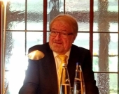El Prof. Dr. Dr. h.c. mult. Schünemann durante su alocución
