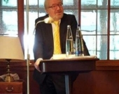 El Prof. Dr. Dr. h.c. mult. Schünemann durante su alocución