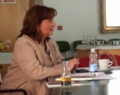 La Prof. Dra. Olaizola Nogales interviene en el debate tras la ponencia del Prof. Dra. García Valdés.
