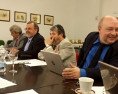 El Prof. Dr. Paredes Castañón durante su ponencia, moderado por el Prof. Dr. Carbonell Mateu.