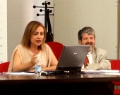 La Prof. Dra. Durán Seco durante su ponencia. A la dcha., el Prof. Dr. Carbonell Mateu.