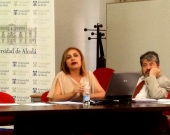 La Prof. Dra. Durán Seco durante su ponencia. A la dcha., el Prof. Dr. Carbonell Mateu.