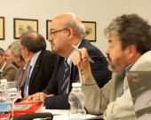 El Prof. Dr. Vittorio Manes responde a las preguntas de los intervinientes en el debate