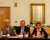De izq. a dcha., los Profs. Dres. de Vicente Remesal, Luzón Peña y Roso Cañadillas clausuran el XIX Seminario