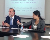 D.ª Natalia Torres Cadavid durante el debate de su ponencia, moderada por el Prof. Dr. Díaz y García Conlledo.