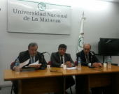 68. Ponencia del Prof. Dr. Luzón Peña en la Univ. Nac. de La Matanza (izq.), acompañado del Prof. Dr. Christian Cabral (centro) y el Prof. Dr. Dr. h.c. mult. Zaffaroni (dcha.). 25 de marzo de 2015.