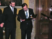 138. Embajada de Colombia en Madrid, 12-1- 2004. Entrega de las Cruces de Caballero de la Orden del Congreso de Colombia. El condecorado Prof. Luzón Peña.