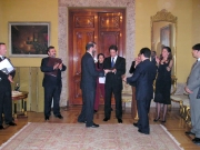 140. Embajada de Colombia en Madrid, 12-1- 2004. Entrega de las Cruces de Caballero de la Orden del Congreso de Colombia. El Vicepresidente del Senado entrega la Cruz al Prof. M. Díaz y García Conlledo.