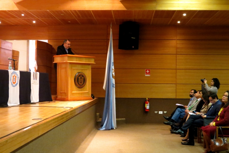 12/08/2016. El Prof. Dr. Dr. h.c. mult. Luzón Peña durante su conferencia/ponencia inaugural en las IX Jornadas del Norte de Derecho Penal y Procesal Penal