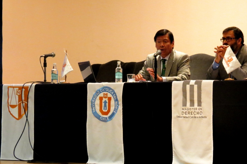 12/08/2016. El Prof. Dr. Jaime Náquira Riveros durante su conferencia en las IX Jornadas del Norte de Derecho Penal y Procesal Penal