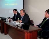 El Prof. Dr. Dr. h.c. mult. Luzón Peña durante su conferencia “Culpabilidad, libertad y neurociencias”. Magíster en Derecho Penal (Director: Prof. Dr. Jaime Náquira Rivero, Catedrático de la Univ. Católica de Chile), Facultad de Derecho, Univ. Católica de la Santísima Concepción, Chile. 5-8-2016