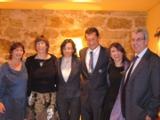 9. Celebración del doctorado en el Hostal de San Marcos: el Presidente y las patronas de la FICP con el Prof. Dr. Lombana; de izquierda a derecha, los Profs. Dres. Dª Inés Olaizola, Sra. de J. de Vicente, Dª María Trapero, D. Jaime Lombana, Dª Raquel Roso y D. Javier de Vicente Remesal.