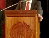 El Prof. Dr. Dr. h.c. mult. Díaz y García Conlledo durante su discurso de investidura como Doctor honoris causa.