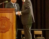 Entrega de la resolución por el Prof. Dr. Cristhian Diaz