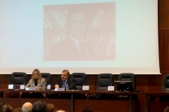 El Prof. Dr. Dr. h.c. mult. Luzón Peña*, Presidente de honor de la FICP, durante su ponencia, moderado por la Prof. Dra. Fernández Bautista, socia de la FICP.
