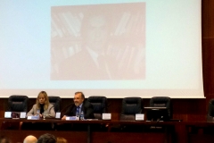 El Prof. Dr. Dr. h.c. mult. Luzón Peña*, Presidente de honor de la FICP, durante su ponencia, moderado por la Prof. Dra. Fernández Bautista, socia de la FICP.