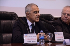 Los directores de las jornadas, los Profs. Dres. Silva Sánchez (izq.), Queralt Jiménez (centro) y Corcoy Bidasolo* (dcha.) presentan el Libro Homenaje al Prof. Dr. Dr. h.c. mult. Mir Puig.