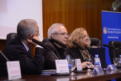 Los directores de las jornadas, los Profs. Dres. Silva Sánchez (izq.), Queralt Jiménez (centro) y Corcoy Bidasolo* (dcha.) presentan el Libro Homenaje al Prof. Dr. Dr. h.c. mult. Mir Puig.