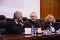 Los directores de las jornadas, los Profs. Dres. Silva Sánchez (izq.), Queralt Jiménez (centro) y Corcoy Bidasolo* (dcha.) presentan el Libro Homenaje al Prof. Dr. Dr. h.c. mult. Mir Puig.