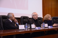 Los directores de las jornadas, los Profs. Dres. Silva Sánchez (izq.), Queralt Jiménez (centro) y Corcoy Bidasolo* (dcha.) presentan el Libro Homenaje al Prof. Dr. Dr. h.c. mult. Mir Puig.