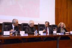 El Prof. Dr. Dr. h.c. mult. Mir Puig pronuncia su discurso de agradecimiento
