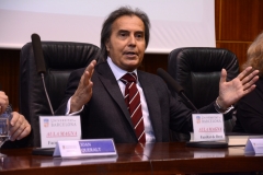 El Prof. Dr. Dr. h.c. mult. Mir Puig pronuncia su discurso de agradecimiento