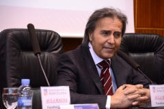 El Prof. Dr. Dr. h.c. mult. Mir Puig pronuncia su discurso de agradecimiento