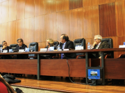 Fac. Derecho, Univ. Barcelona, 17-12-2010. Discurso del prof. Mir por su Libro Homenaje En la mesa presidencial: Profs. Mirentxu Corcoy, Jesús Silva, Mir, vicedecana de la Fac., Luzón, Joan Queralt, San Román