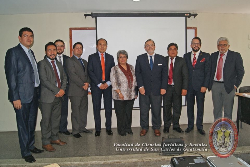 El Prof. Dr. Dr. h.c. mult. Luzón Peña tras su conferencia en la Univ. San Carlos de Guatemala, acompañado de las autoridades