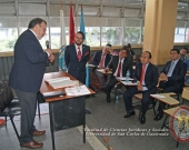 El Prof. Dr. Dr. h.c. mult. Luzón Peña durante su conferencia en la Univ. San Carlos de Guatemala