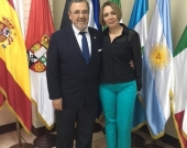 El Prof. Dr. Dr. h.c. mult. Luzón Peña en la Coordinación de Postgrados Internacionales (dir. prof. Dr. César Landelino Franco López) de la Fac. CC. Jcas. de la Univ. San Carlos de Guatemala, acompañado de la coordinadora, Dra. Brenda Alcántara.