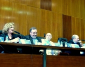 De izq. a dcha., los Profs. Dres. Corcoy Bidasolo y Luzón Peña, el Excmo. Sr. Maza Martín (moderador) y el Prof. Dr. Paredes Castañón durante el debate de la 3ª mesa.