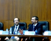 El Prof. Dr. Chiesa durante su ponencia, moderado por el Prof. Dr. Cardenal Montraveta.