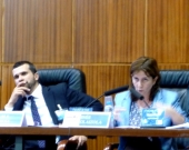 La Prof. Dra. Olaizola Nogales durante su ponencia. A la izq., el Prof. Dr. Chiesa.