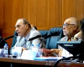El Prof. Dr. Dr. h.c. mult. Zaffaroni durante su ponencia, moderado por el Prof. Dr. Dr. h.c. mult. Muñoz Conde (dcha.).