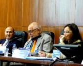 El Prof. Dr. Dr. h.c. mult. Muñoz Conde modera el debate, junto a los Profs. Dres. de Luca y Trapero Barreales