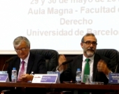 El Prof. Dr. Díaz y García Conlledo durante su ponencia, moderado por el Excmo. Sr. Torres-Dulce (izq.)