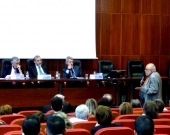 El Prof. Dr. Dr. h.c. mult. Muñoz Conde interviene en el debate de la 2ª mesa.