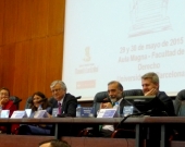 Imagen de la 2ª mesa del I Congreso durante el debate: de izq. a dcha., las Profs. Dras. Bolea Bardon y Roso Cañadillas, el Excmo. Sr. Torres-Dulce (moderador) y los Profs. Dres. Díaz y García Conlledo y Gómez Martín.