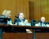 De izq. a dcha., los Profs. Dres. Corcoy Bidasolo, Luzón Peña y Paredes Castañón durante el debate de la 3ª mesa.