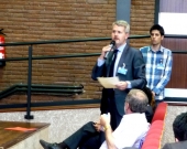 El Prof. Dr. Gómez Martín interviene en el debate de la 3ª mesa del I Congreso.