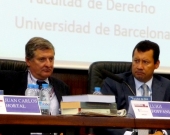 El Prof. Dr. Foffani durante su ponencia, moderado por el Prof. Dr. Lombana (dcha.).
