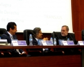 De izq. a dcha., los Profs. Dres. Lombana, Mir Puig y Gracia Martín.