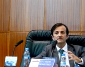 El Prof. Dr. Demetrio Crespo durante su ponencia.