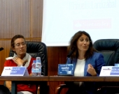 La Prof. Dra. Roso Cañadillas durante su ponencia. A la izq., la Prof. Dra. Bolea Bardon.