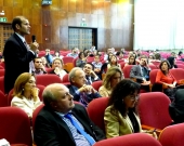 El Prof. Dr. Greco interviene en el debate de la 2ª mesa.