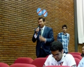 El Prof. Dr. Lombana interviene en el debate de la 4ª mesa.
