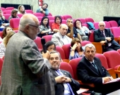 El Prof. Dr. Dr. h.c. mult. Muñoz Conde interviene en el debate de la 2ª mesa.