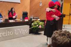 2025-6-27-14-InesOlaiz-ProfHonorariaOrense-Der-UnivVigo-abrazoDecana