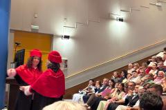 2025-6-27-15-InesOlaiz-ProfHonorariaOrense-Der-UnivVigo-abrazoDecana